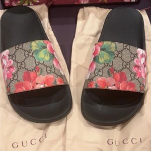 Gucci bloom slides